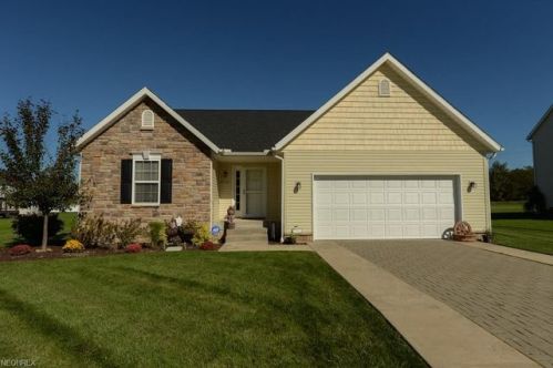 412 Whitetail Trl, Canton, OH 44704-2490