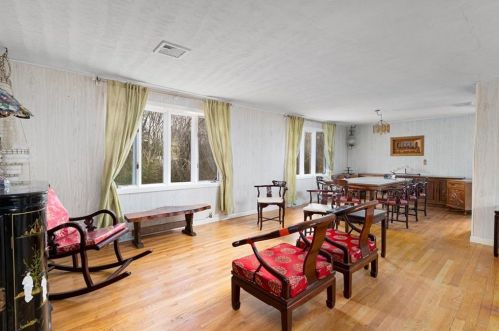 74 Hancock Dr, North Kingstown, RI 02852-1809
