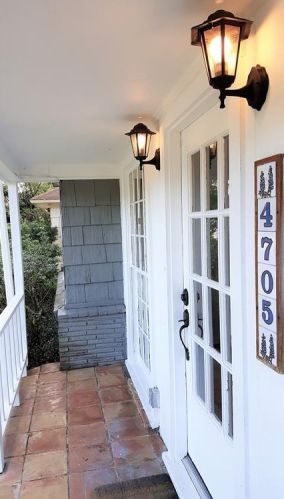 4705 Holt St, Bellaire, TX 77401-5718