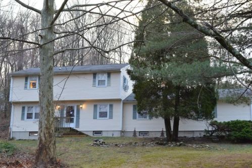 20 Crestview Dr, Brookfield Center, CT 06804-1230
