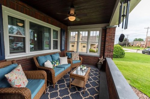 989 Ridge Rd, Ambridge, PA 15003-1574