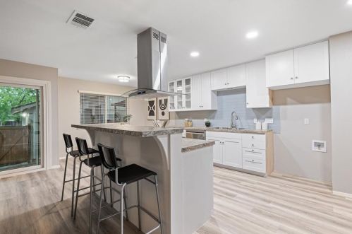 1409 Braker Ln, Austin TX  78758-3701 exterior