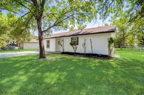 8306 Cherry Blossom Dr, Highlands, TX 77562-3180