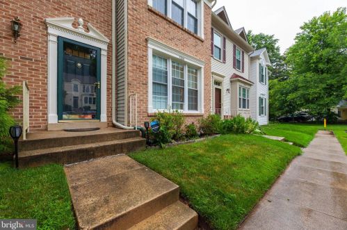 7206 Hidden Ridge Ct, Springfield, VA 22152-3559