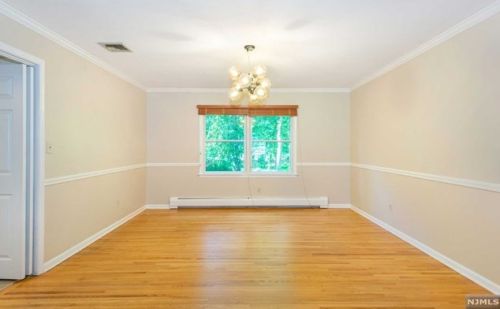 2 Sparrowbush Rd, Mahwah NJ  07430-1525 exterior