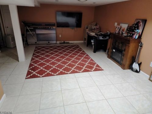 65 Jefferson Dr, Piscataway NJ  08854-5052 exterior