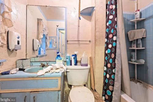 810 Kohn St, Norristown PA  19401-3742 exterior