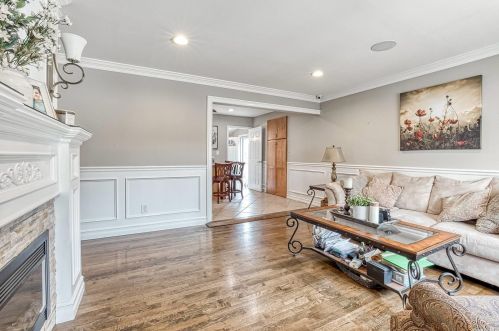 1320 9th St, Babylon, NY 11704-3824