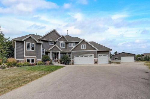 1934 Hubred Ln, Deerfield, WI 53531-9724
