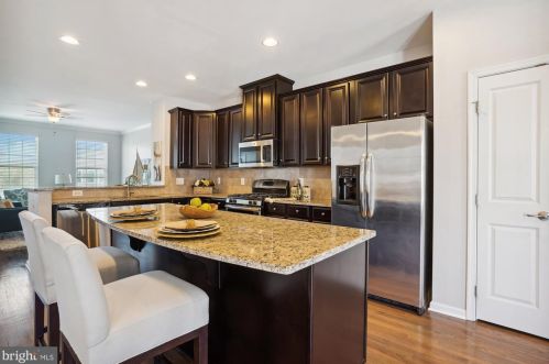 1739 Rockledge Ter, Woodbridge VA  22192-2512 exterior