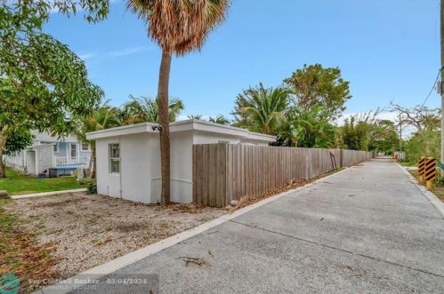 320 4 Ave, Delray Beach FL  33444-2717 exterior