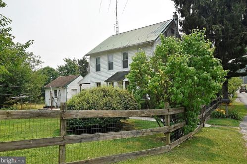 8442 Orchard Rd, Spring Grove, PA 17362-8549
