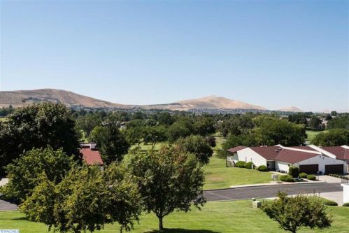 2005 Meadows Dr, Richland, WA 99352-9224