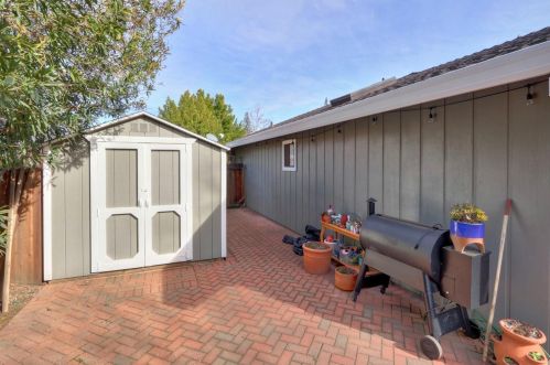 110 Spring Water Way, Folsom CA  95630-2073 exterior