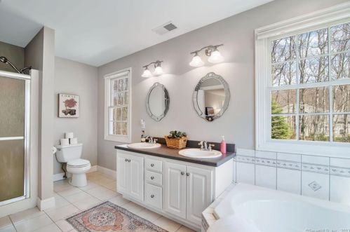 33 Blue Heron Dr, East Hampton CT  06424-1368 exterior