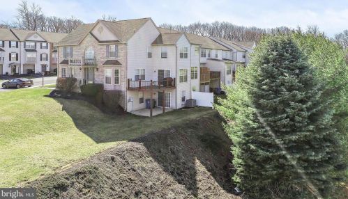 141 Chandler Dr, Red Lion PA  17356-8759 exterior