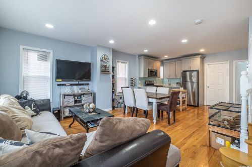 112-14 197th St, Jamaica, NY 11412-1404