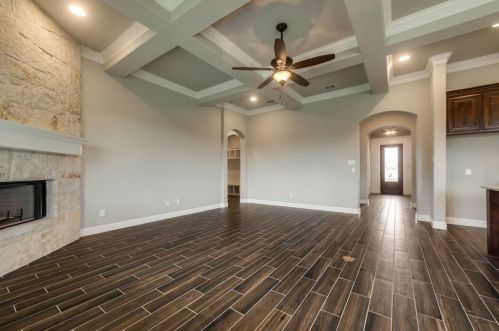 3101 White Horse Ct, Granbury, TX 76049-7237