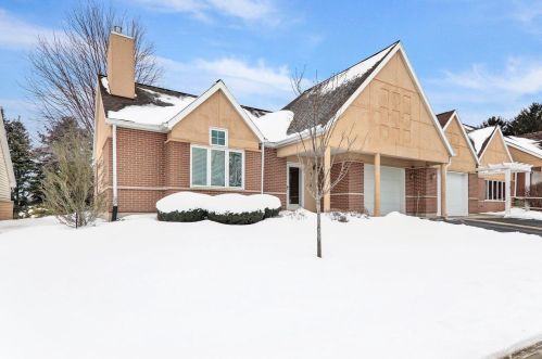 7910 Courtyard Dr, Madison, WI 53719-3519