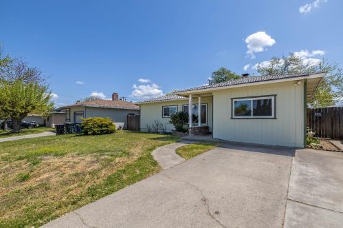 5808 Fairbairn Dr, North Highlands, CA 95660-4718