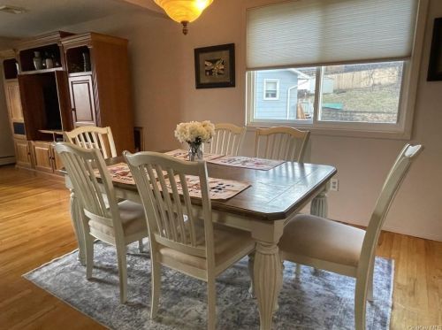 2 Frado Ct, Stony Point NY  10980-1004 exterior