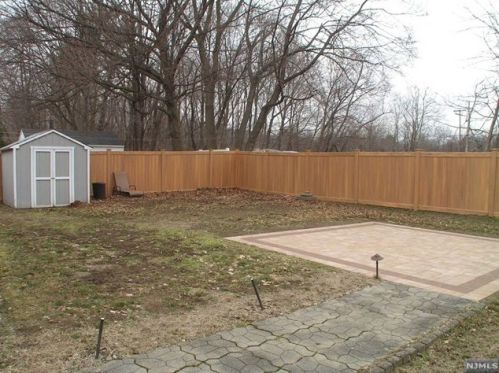 18 Oak St, Oakland NJ  07436-1922 exterior