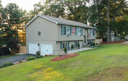 104 Tosun Rd, Waterbury, CT 06716-2606