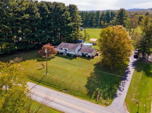 655 Crooked Creek Dam Rd, Ford City, PA 16226-4403