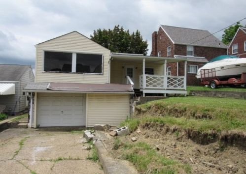 1618 Taylor Ave, New Kensington, PA 15068-4135