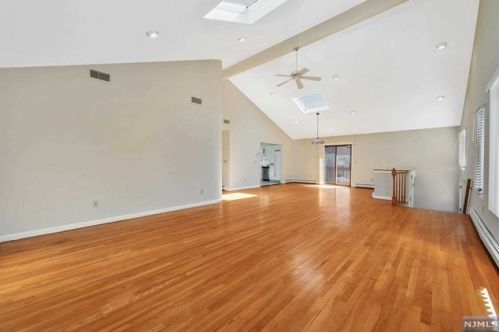 470 2nd St, Palisades Park NJ  07650-1702 exterior