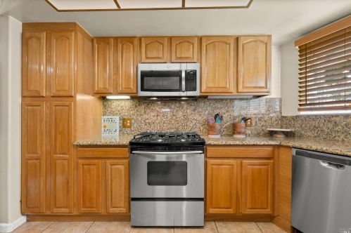 118 Arroyo Ct, Vacaville CA  95687-5204 exterior