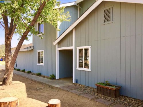 9401 Aizenberg Cir, Elk Grove, CA 95624-1662