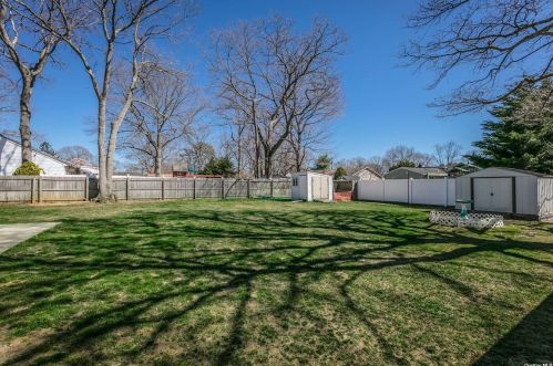 22 Blossom Ave, Holtsville NY  11742-1705 exterior
