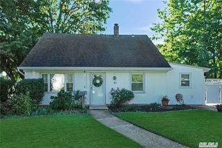 21 Andrew Ln, Plainedge, NY 11756-1901