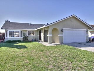 550 Clearview Dr, Hollister, CA 95023-4253
