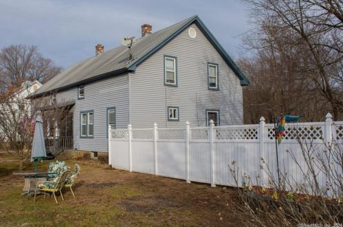 85 Main St, Moosup, CT 06354-2215