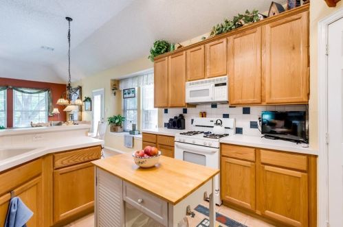 833 Pinnacle Cir, Lewisville TX 75077-2537 exterior