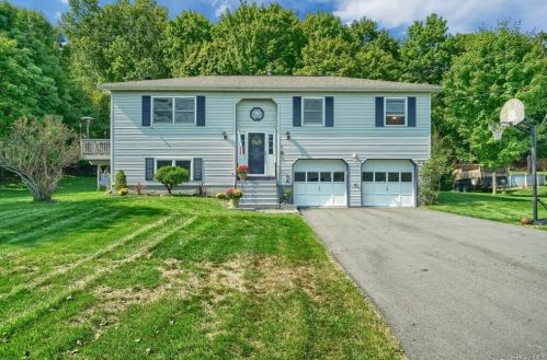 1 Stub St, Middletown, NY 10940-4272