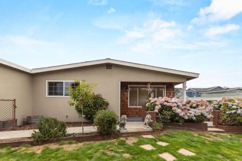 3102 Bayer St, Marina, CA 93933-3403