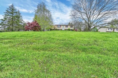 16 Spring Hill Ct, New Hamburg, NY 12590-6217
