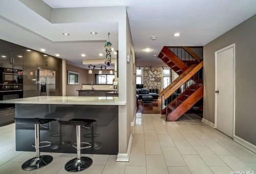 8 Wimbledon Ct, Muttontown NY  11753-2821 exterior