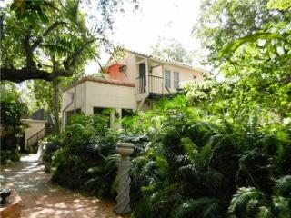 650 76th St, Miami, FL 33141-2228