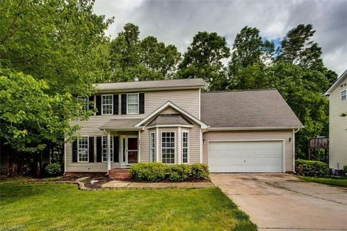 325 Rockbridge Dr, Kernersville NC  27284-6834 exterior