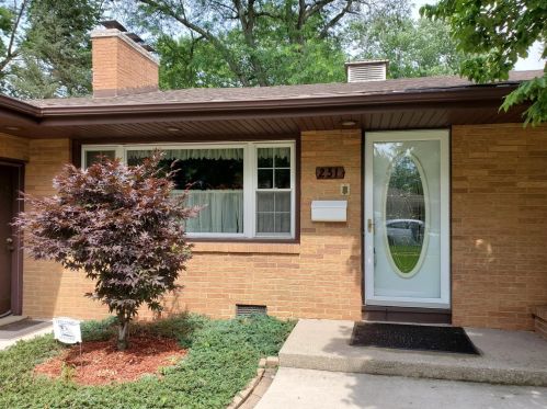 231 11th Pl, Hobart, IN 46342-5908