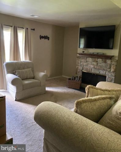 3208 Crystal Ct, Wilmington, DE 19810-2256