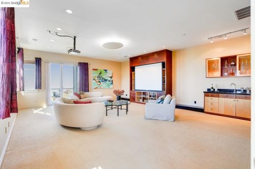 13349 Campus Dr, Oakland CA  94619-3709 exterior