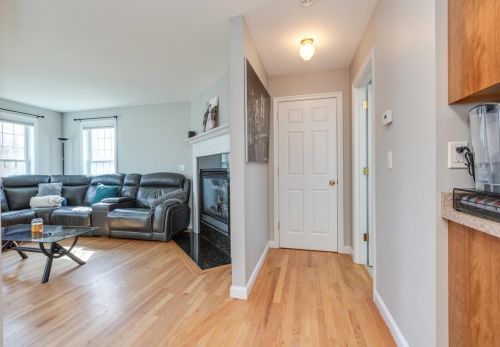 19 Waterford Dr, Sandown NH  03873-2078 exterior