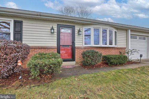 409 Orchard Ln, Navy Sup Dpt, PA 17055-6142