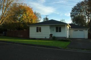 690 Elmore St, Lebanon OR  97355-4009 exterior