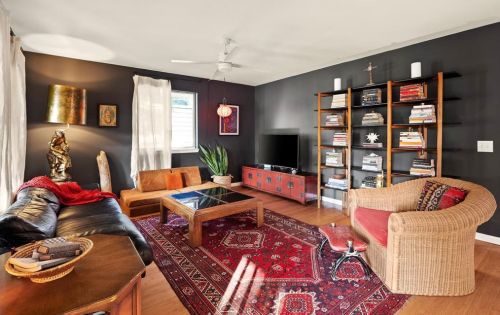 1121 Delano St, Austin TX 78721 exterior